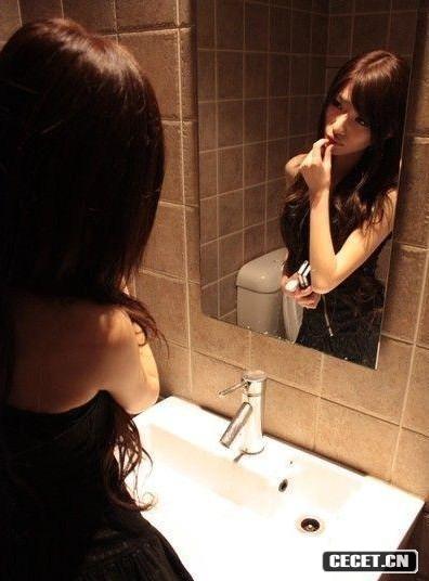 19歲的新人學(xué)生妹真誘人