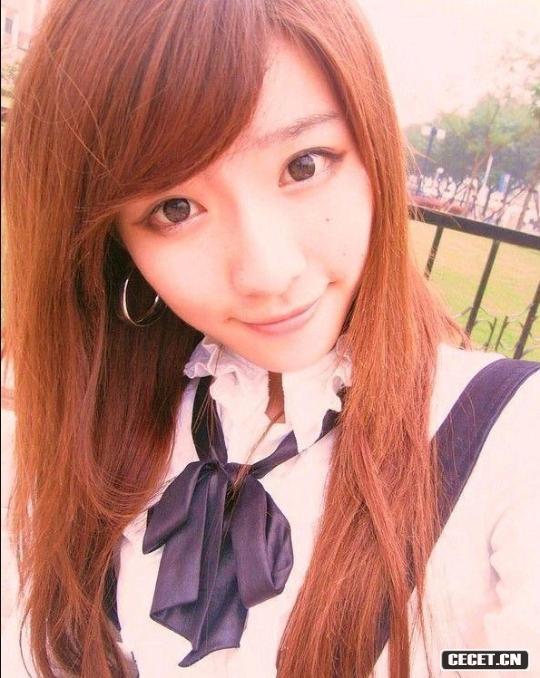 19歲的新人學(xué)生妹真誘人