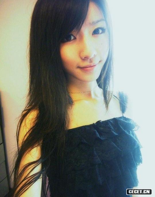 19歲的新人學(xué)生妹真誘人