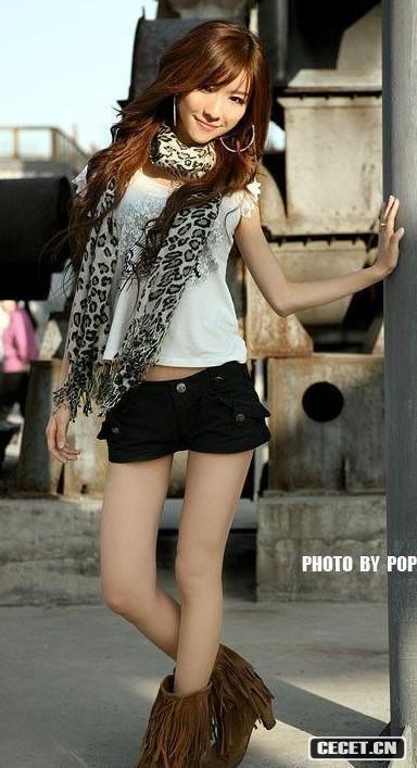 19歲的新人學(xué)生妹真誘人