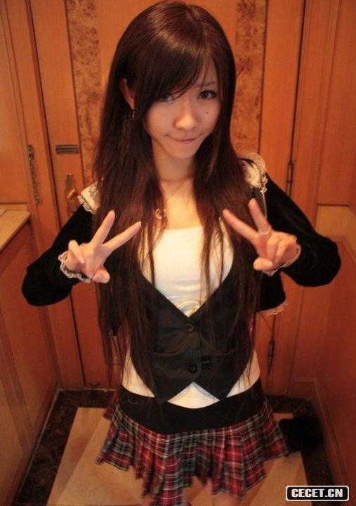 19歲的新人學(xué)生妹真誘人