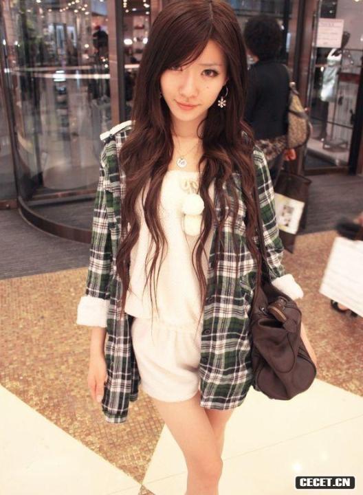 19歲的新人學(xué)生妹真誘人