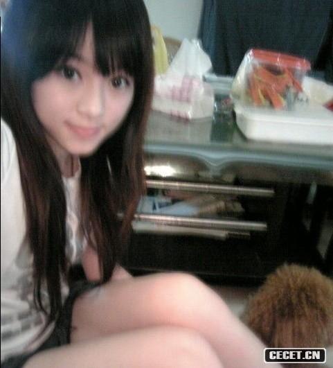 校園型清純小美女自拍