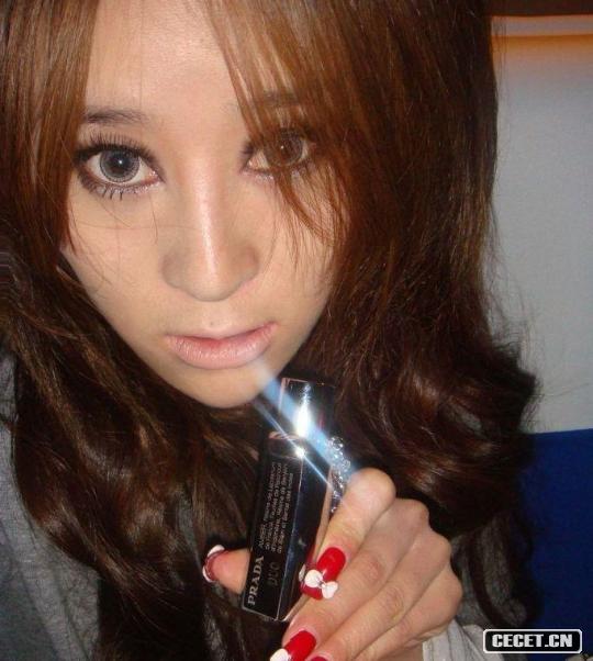 一個(gè)非常有錢(qián)的美女富婆