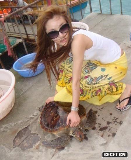 一個(gè)非常有錢(qián)的美女富婆