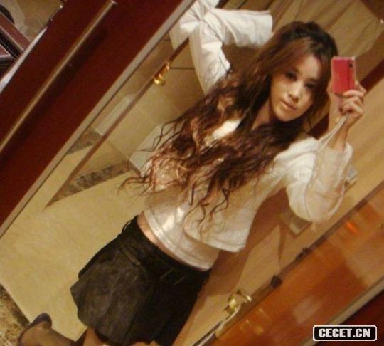 一個(gè)非常有錢(qián)的美女富婆