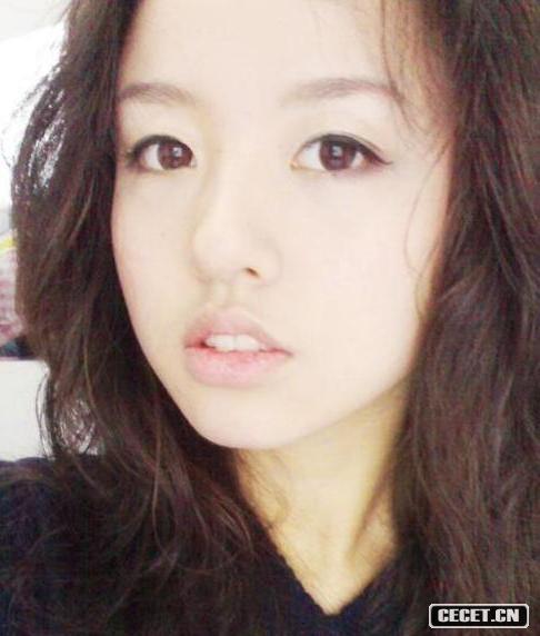 大四學(xué)姐素顏無(wú)PS生活照