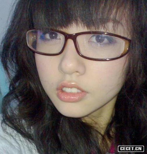 大四學(xué)姐素顏無(wú)PS生活照