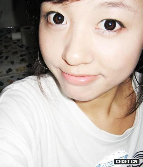 大四學(xué)姐素顏無(wú)PS生活照