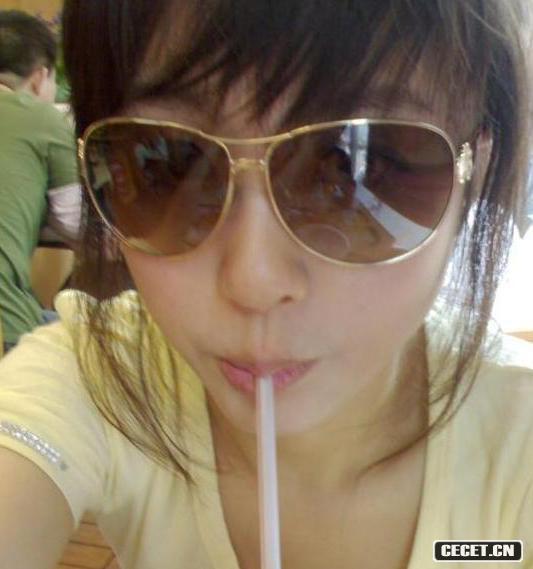 大四學(xué)姐素顏無(wú)PS生活照