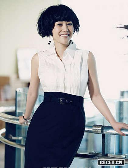 郝蕾寫(xiě)真展露優(yōu)雅知性