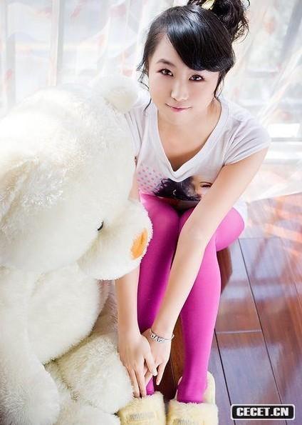 18歲妹妹的甜美私房照