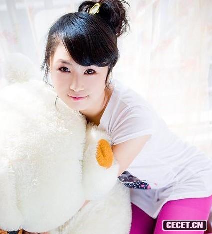 18歲妹妹的甜美私房照