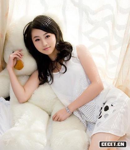 18歲妹妹的甜美私房照