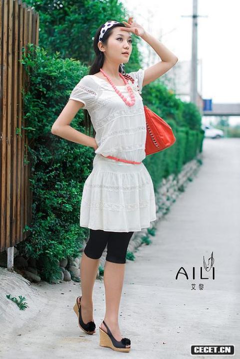 悍馬時(shí)尚美女艾黎