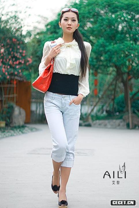 悍馬時(shí)尚美女艾黎