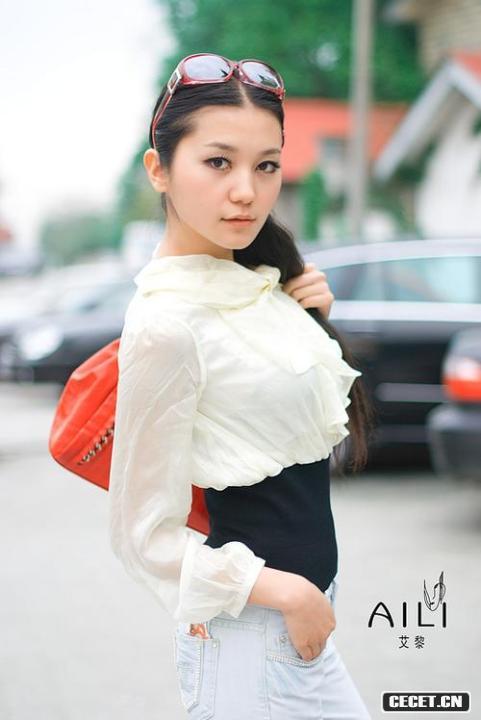 悍馬時(shí)尚美女艾黎