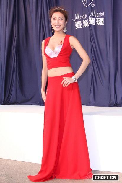 楊謹華化身天使秀身材