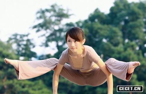 公園做瑜伽絕美MM