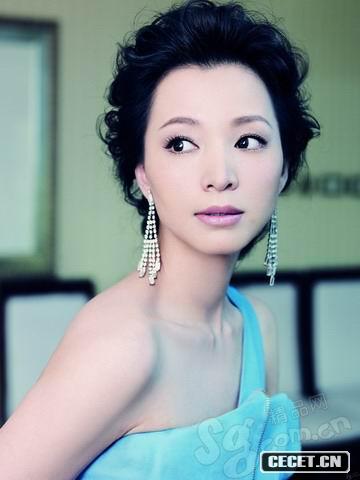 央視花旦董卿傾城綻放:做主持人沒(méi)有捷徑(圖)