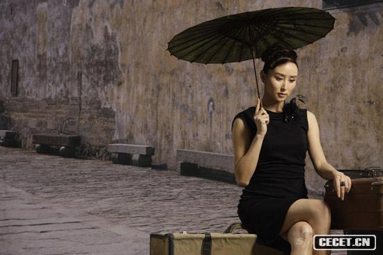 胡靜孕期演繹水鄉女子