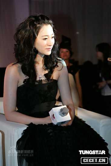 李小冉保守代言?xún)纫? width=