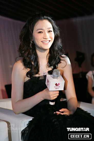 李小冉保守代言?xún)纫? width=