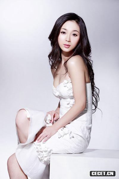 章雯淇寫(xiě)真性感嫵媚