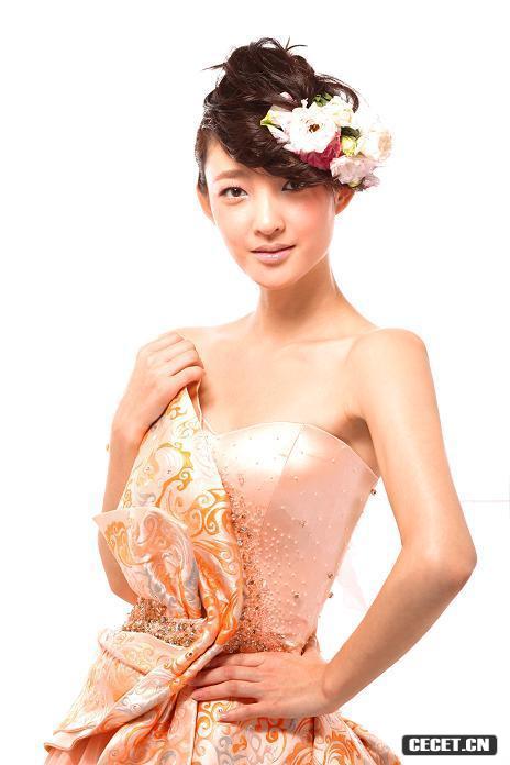 王麗坤寫(xiě)真如花綻放