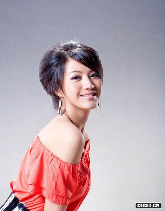 楊渝渝火紅妖嬈寫(xiě)真