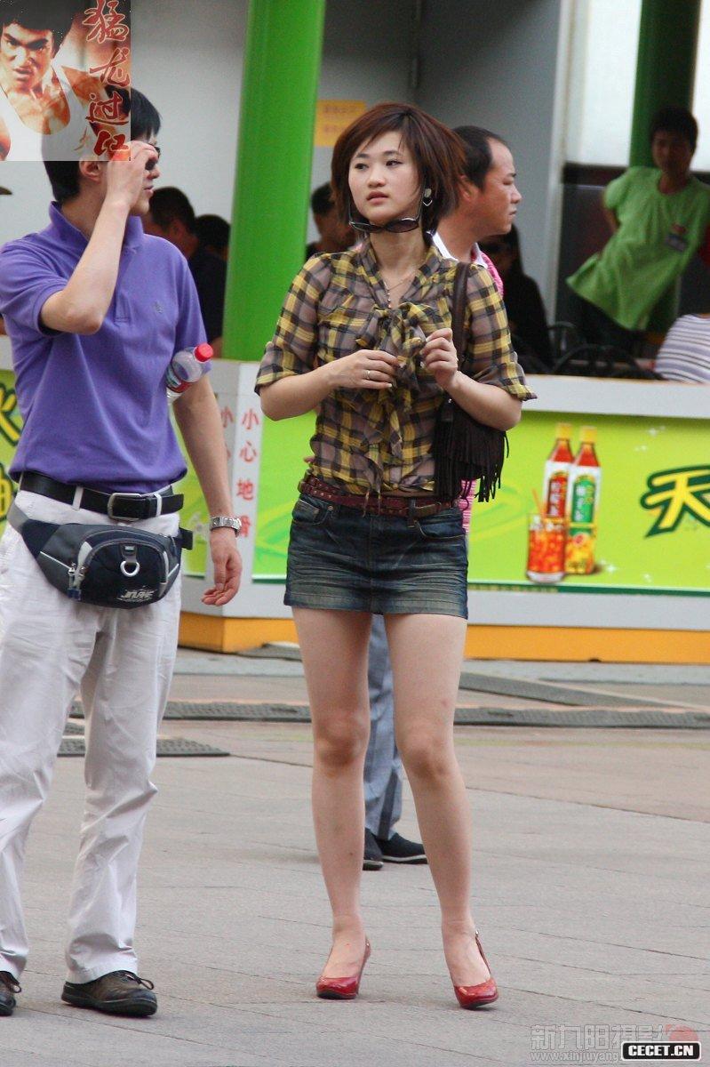 超短緊身仔裙白晰美腿