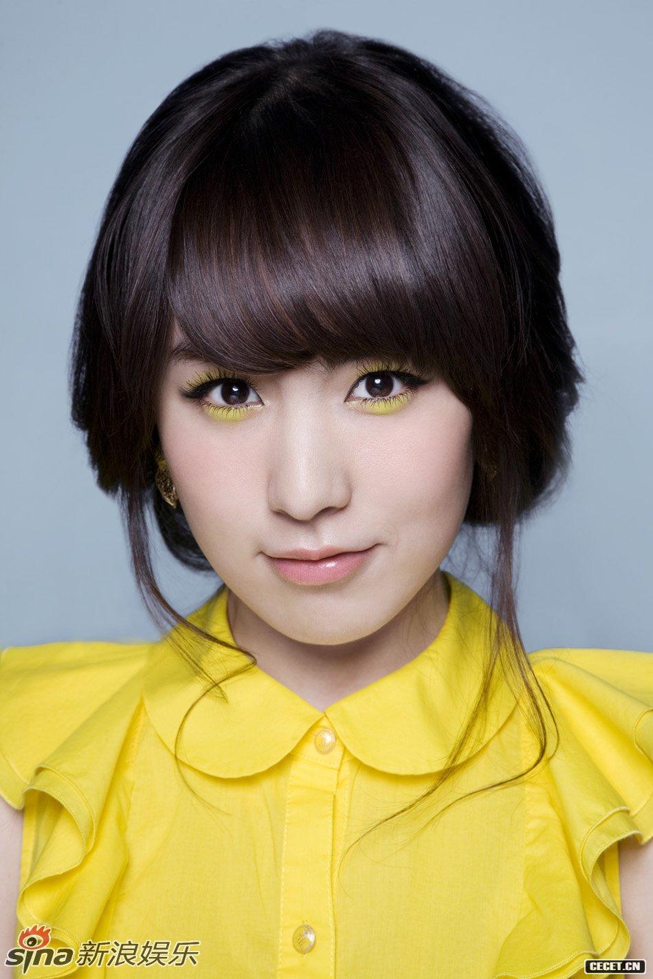 簡(jiǎn)美妍彩妝大片展風(fēng)情