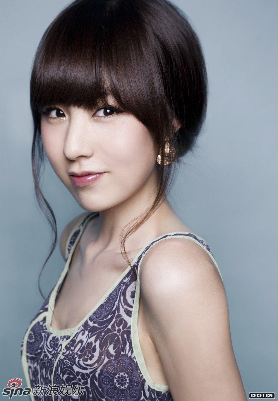 簡(jiǎn)美妍彩妝大片展風(fēng)情