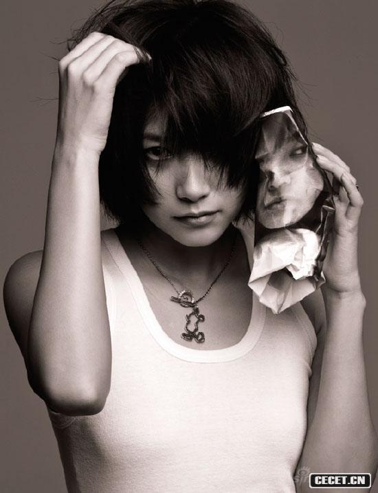 徐靜蕾職業(yè)裝展中性風(fēng)