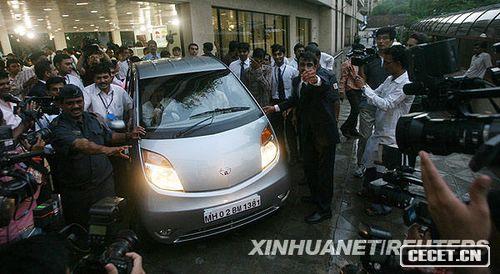 組圖:世界最便宜汽車(chē)在印度正式上路