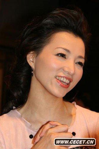 揭秘:央視主持董卿五段隱秘戀情