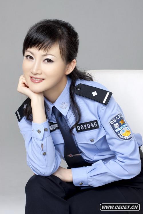 李嘉一的制服誘惑