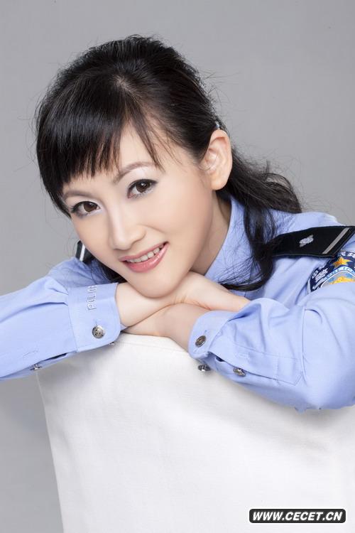 李嘉一的制服誘惑