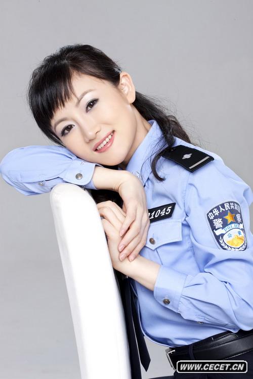 李嘉一的制服誘惑