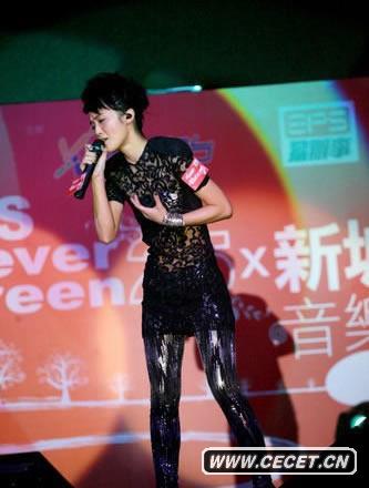 阿Sa蔡卓妍鏤空旗袍性感十足