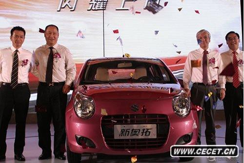 長(cháng)安鈴木新奧拓上市 售價(jià)4.49-5.89萬(wàn)元