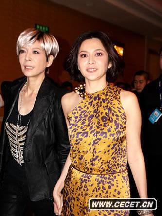 關(guān)之琳豹紋裙裝驚艷