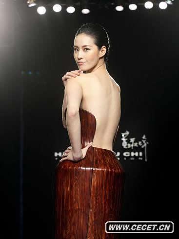 曾愷玹挑戰木質(zhì)禮服