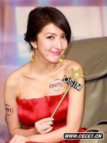 楊謹華性感秀香肩