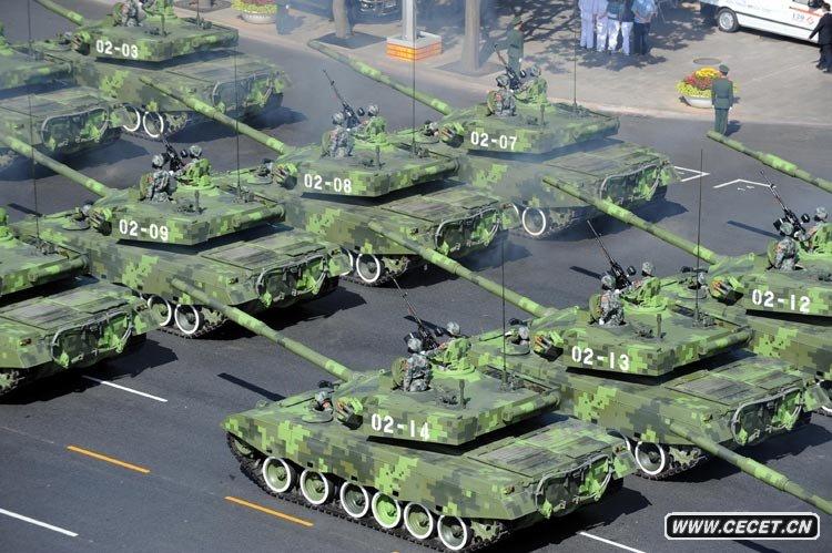 坦克第二方隊接受檢閱