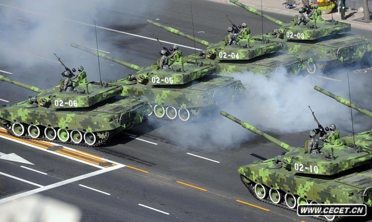 坦克第二方隊接受檢閱
