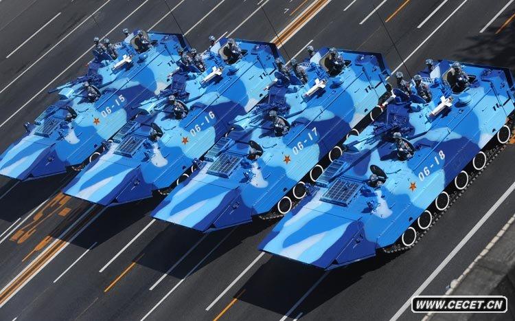 陸戰隊戰車(chē)方隊接受檢閱