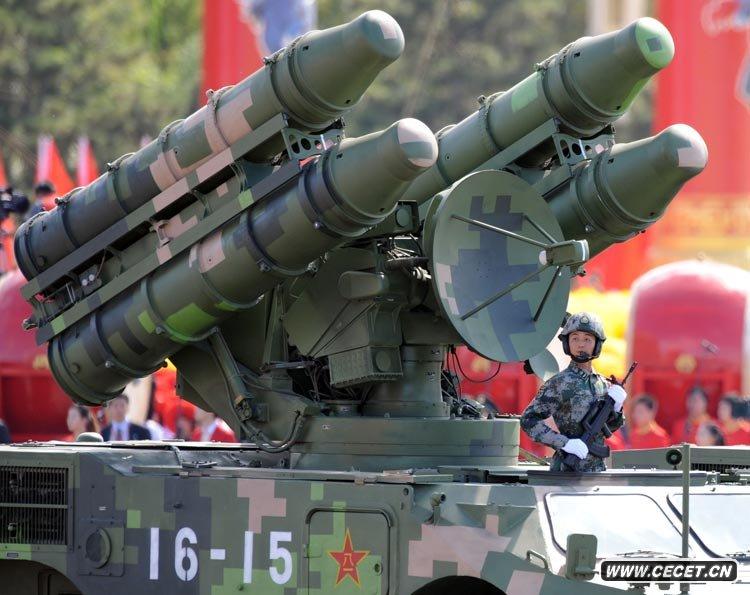 防空導彈方隊接受檢閱