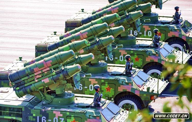 防空導彈方隊接受檢閱