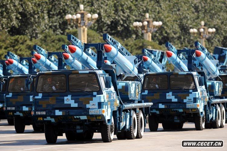紅-12地空導彈方隊接受檢閱